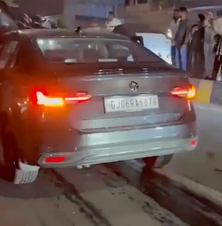 Volkswagen Vadodara Accident! Student mows down 3